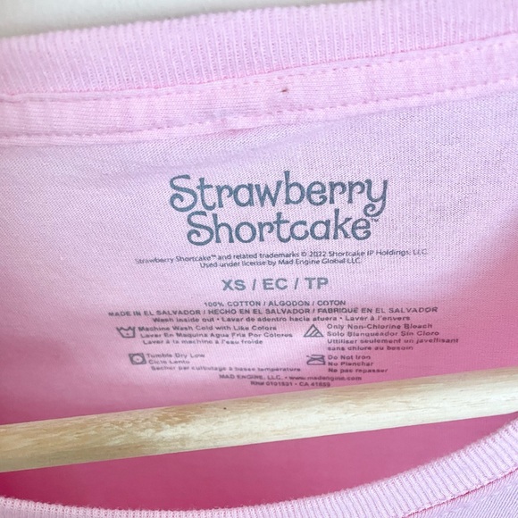 Strawberry Shortcake Retro Graphic Scene Pink T Shirt Women’s size XS - Picture 4 of 4